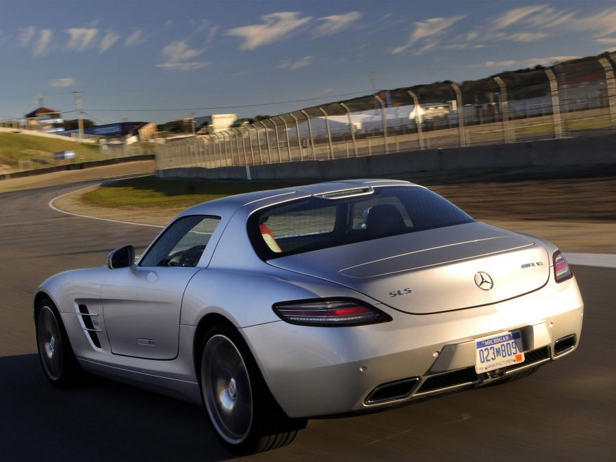  Mercedes-Benz SLS AMG 2010 года  (US) (фото 7 из 43)